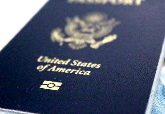 La portada del pasaporte azul de los Estados Unidos estaba cerrada